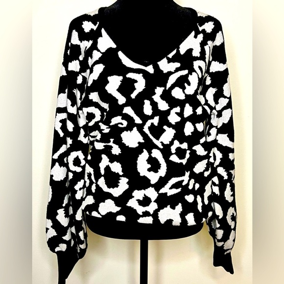 PHILOSOPHY Leopard print black white V neck sweater long sleeves. Small EUC - Picture 1 of 7
